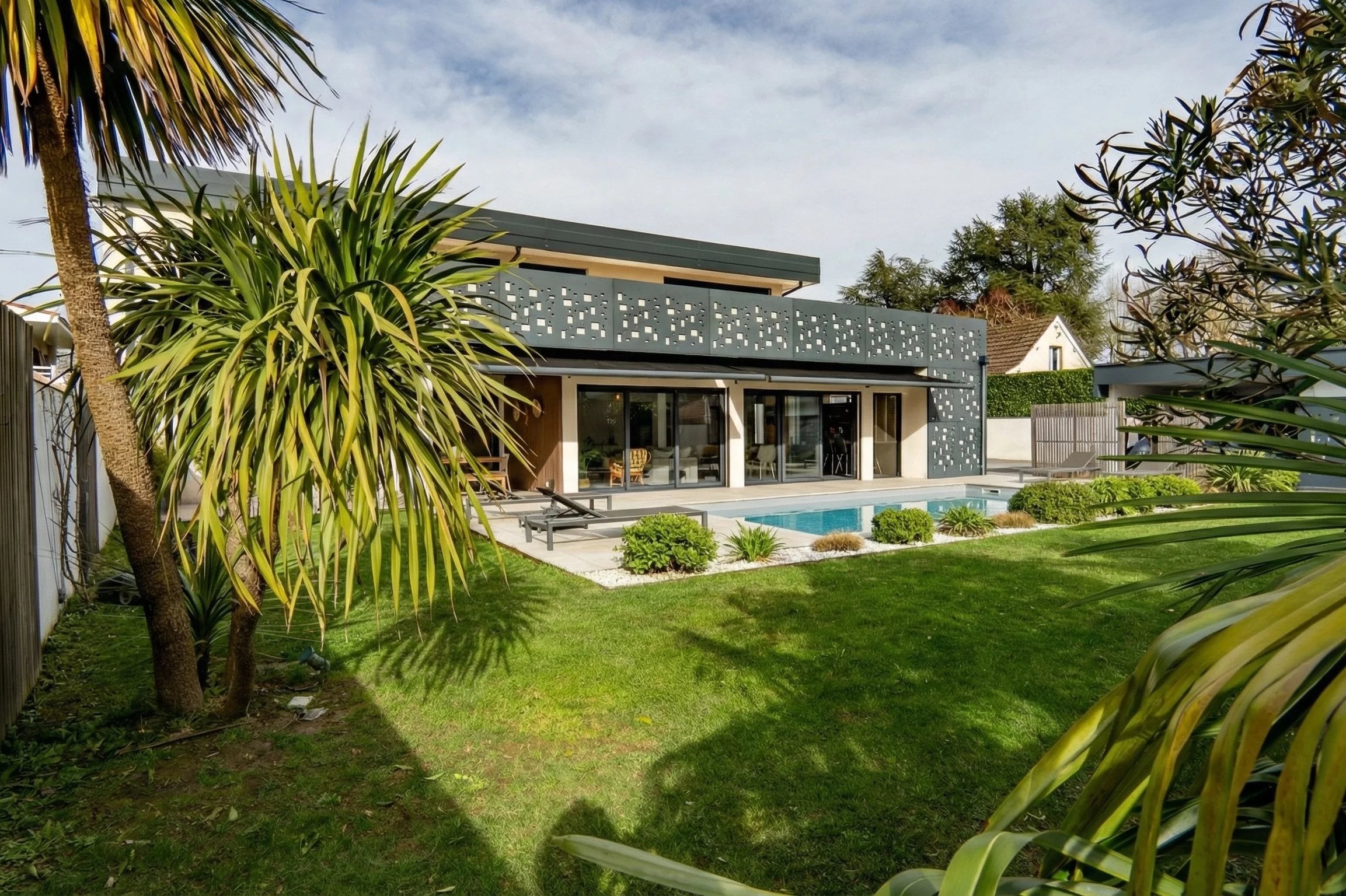 HAUT D'IDRON - VILLA CONTEMPORAINE - PRESTATIONS HAUT DE GAMME